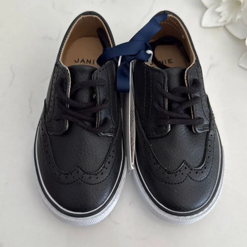 Janie and Jack Wingtip Sneaker in Black Size 8